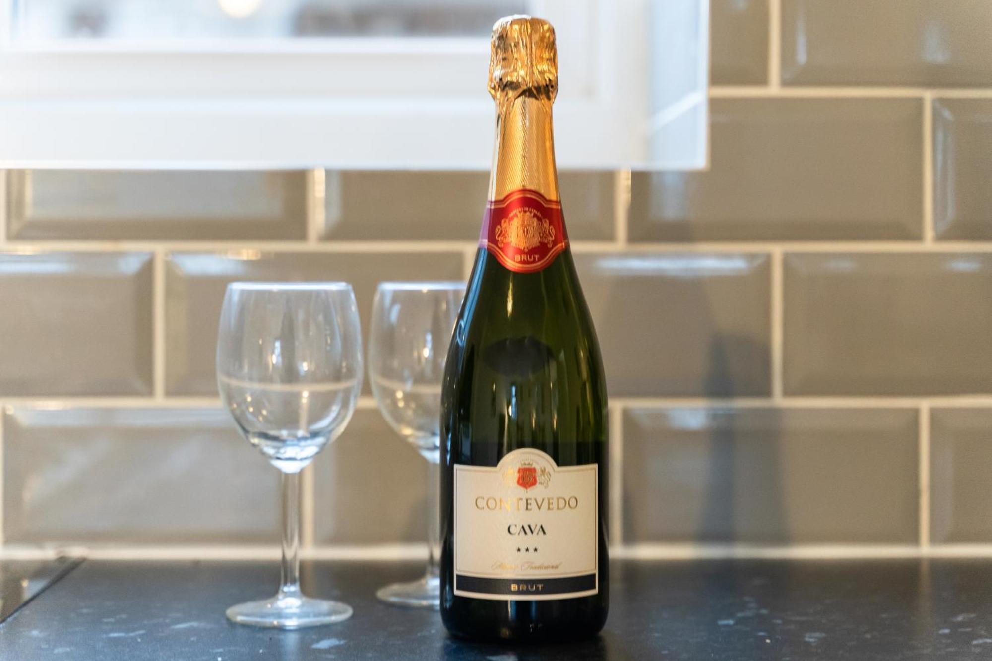 Stylish New Apartment - Free Wifi & Netflix - Top Rated - 3Mh Cradley Heath Buitenkant foto