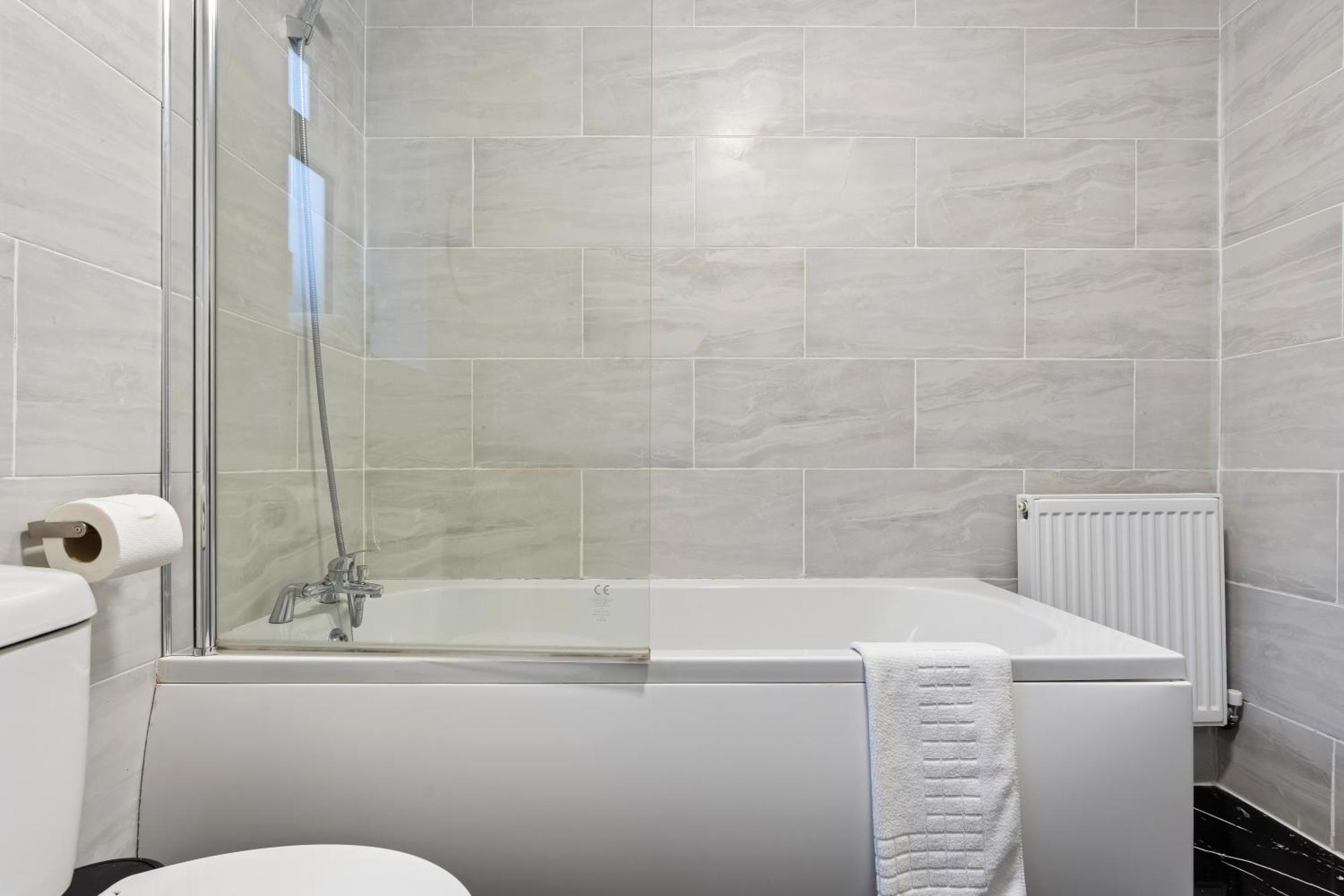 Stylish New Apartment - Free Wifi & Netflix - Top Rated - 3Mh Cradley Heath Buitenkant foto